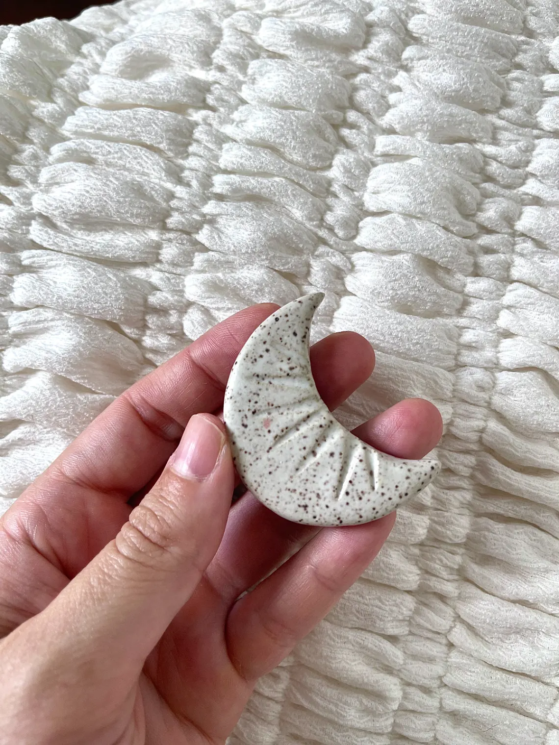 Pingente Lua G - Branco Textura (com gancho)