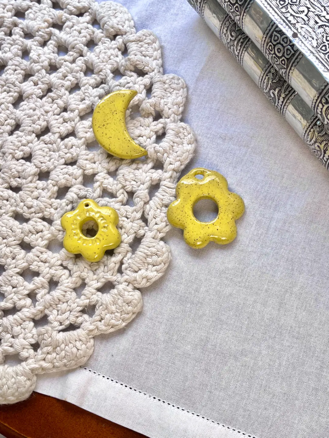 Pingente Flor M - Amarela Texturizada