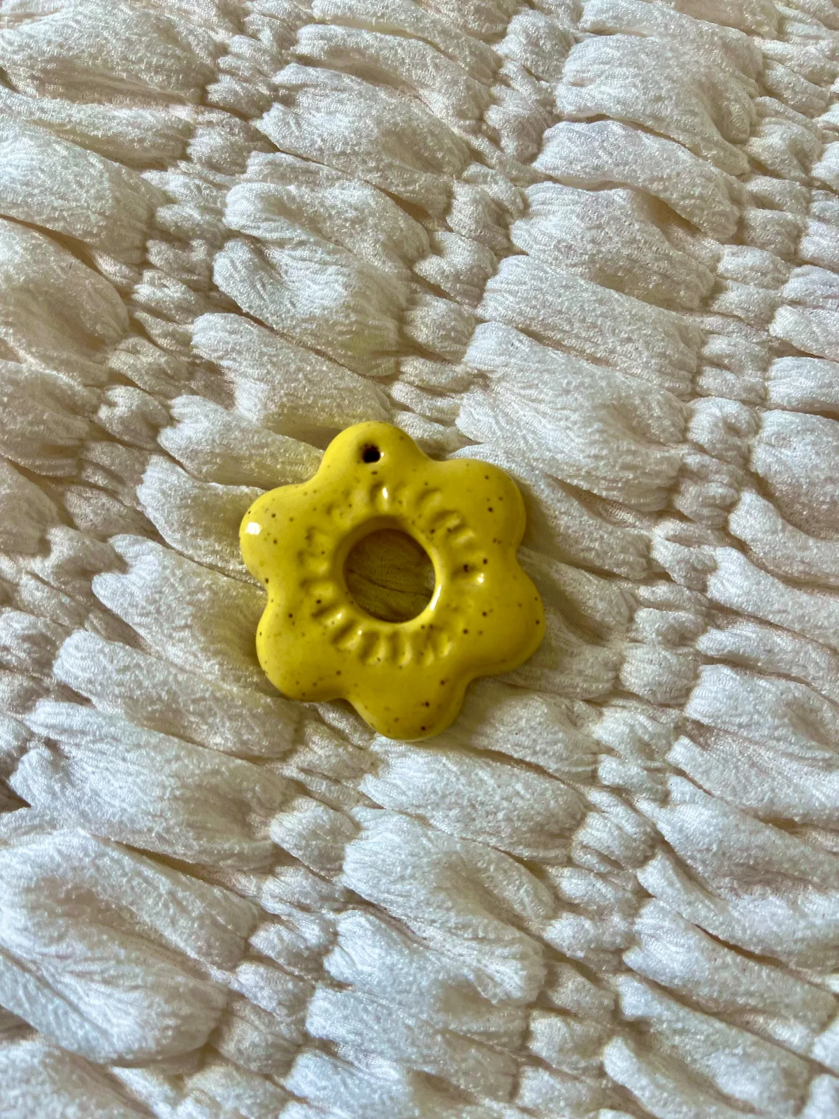 Pingente Flor M - Amarela Texturizada 3