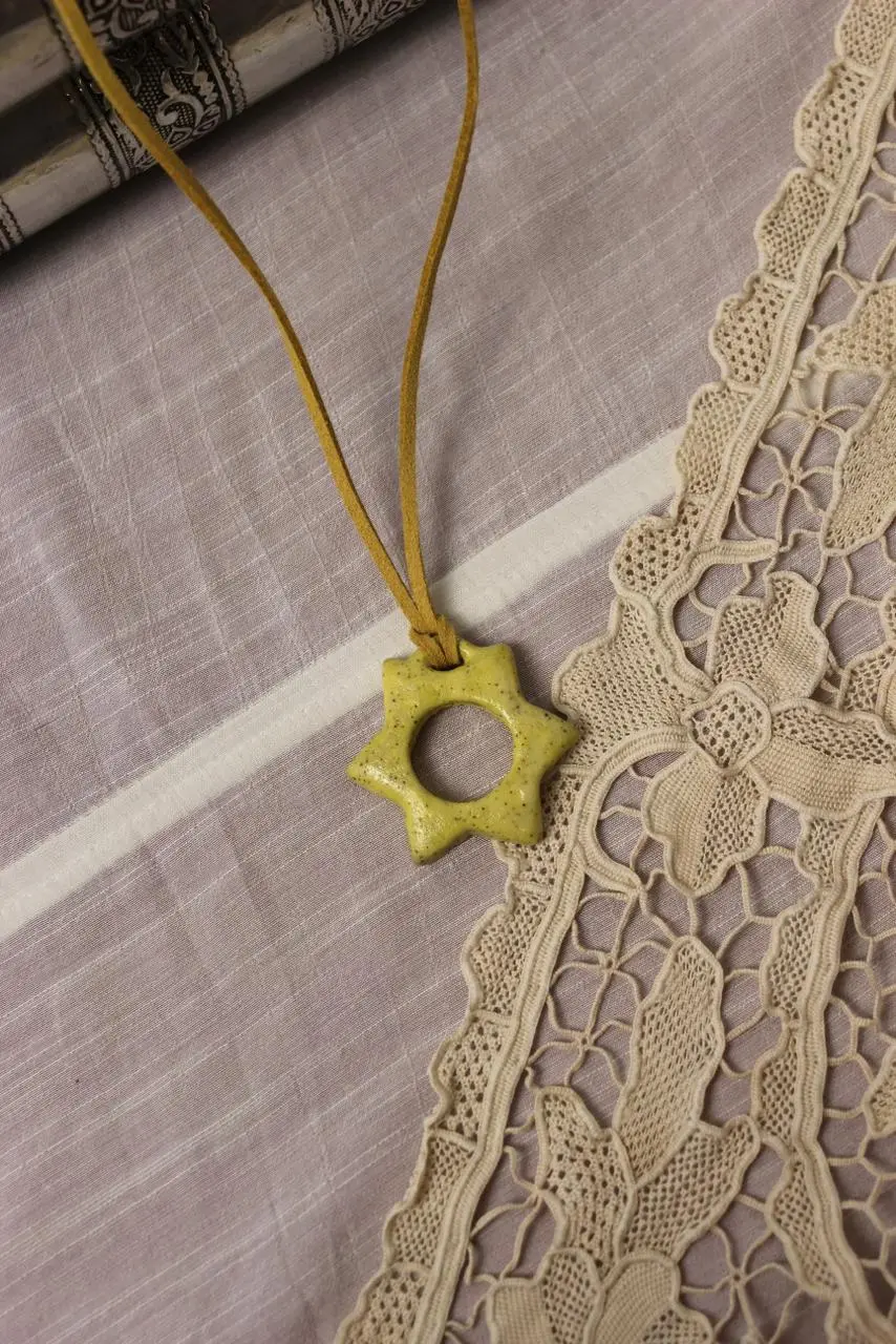 Pingente Estrela M - Amarelo 4