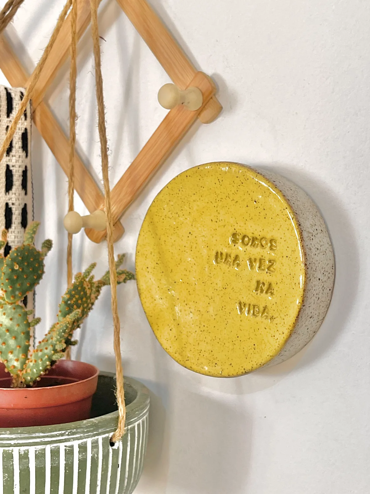 Plaquinha Decorativa Amarela - Uma vez na vida 13