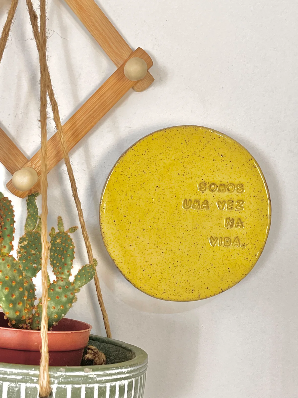 Plaquinha Decorativa Amarela - Uma vez na vida 15