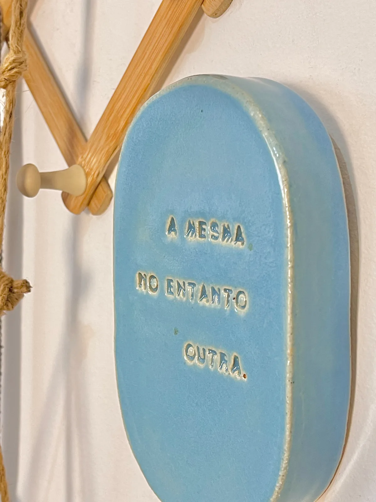 Plaquinha Decorativa Azul - No entanto outra 3